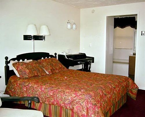 Continental Inn Cheboygan Buitenkant foto