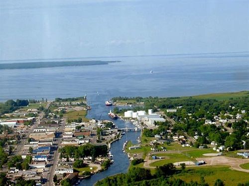 Continental Inn Cheboygan Buitenkant foto